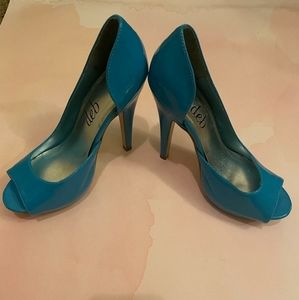 Deb Turquoise blue size 7 heels